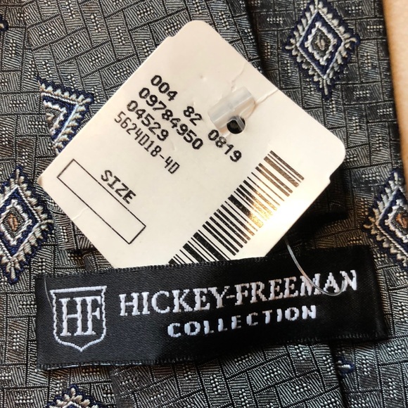 HICKEY FREEMAN 100% silk Made In Italy Muted Grey Blue Textured
Geometric NEW - Picture 5 of 16